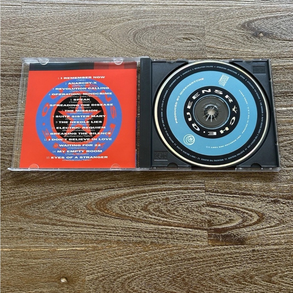Queensrÿche Operation Live Crime Box Set CD And VHS W/Booklet 1991 - Picture 6 of 7